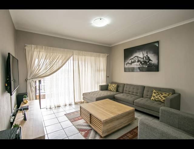 2 BEDROOM APARTMENT FOR SALE IN WILGEHEUWEL